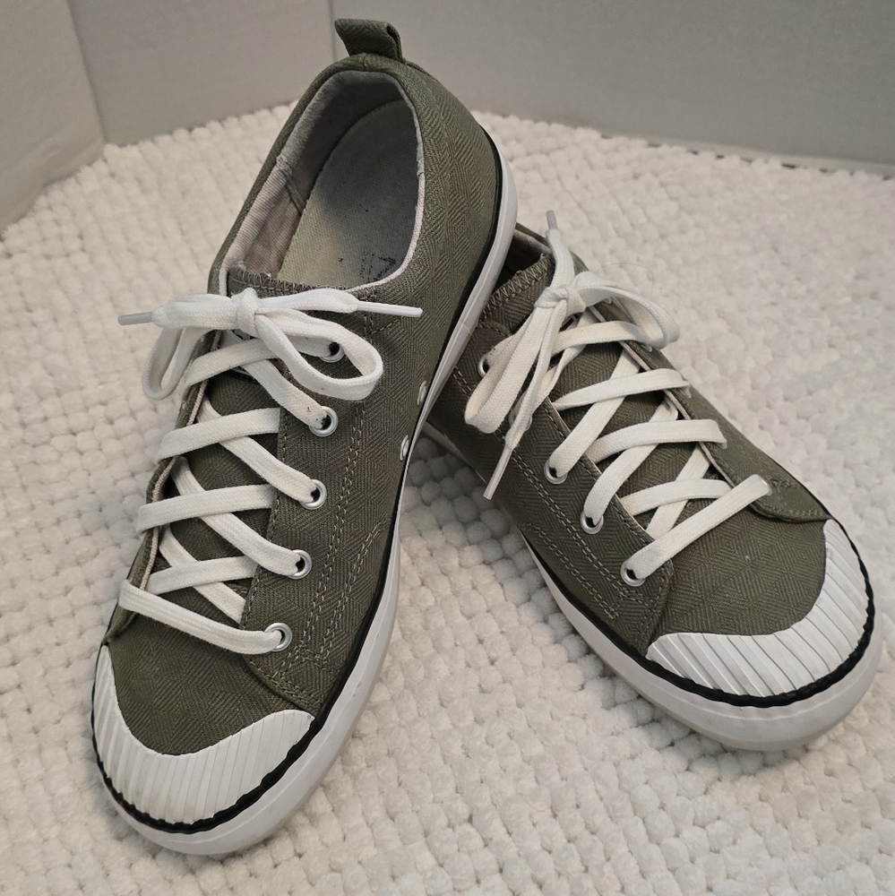 Keen Womens Elsa Sneakers 9.5 US (40EU), Gently Used, Smoke & Pet FREE Home!